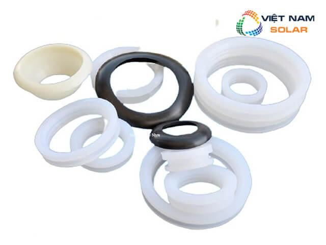 Thay ron máy nước nóng năng lượng mặt trời như thế nào
