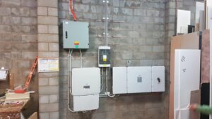 Top 3 inverter hoà lưới có lưu trữ 6kw giá rẻ nhất hiện nay