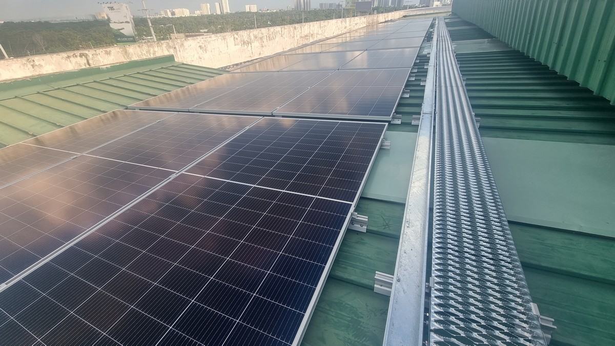 Lắp Điện Mặt Trời Cho Doanh Nghiệp Hệ 211KWP tại Toyota Đông Sài Gòn 32 san thao tac vietnamsolar1