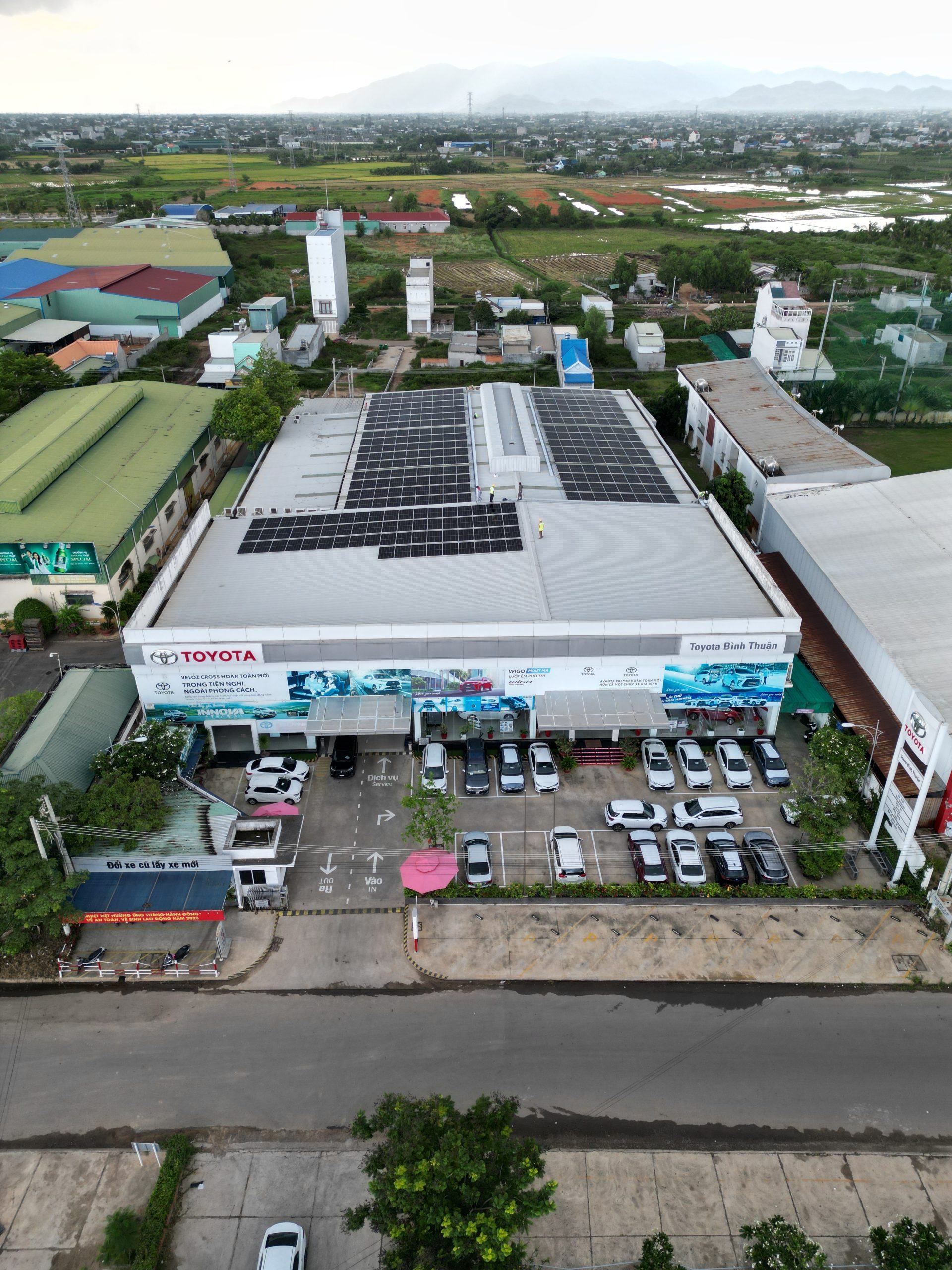 Lắp Điện Mặt Trời Cho Doanh Nghiệp Hệ 211KWP tại Toyota Bình Thuận 1 1 scaled