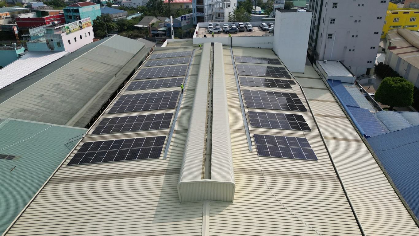 Bộ điều khiển sạc năng lượng mặt trời là gì? Công dụng của nó? 1 bo-dieu-khien-sac-nang-luong-mat-troi-la-gi