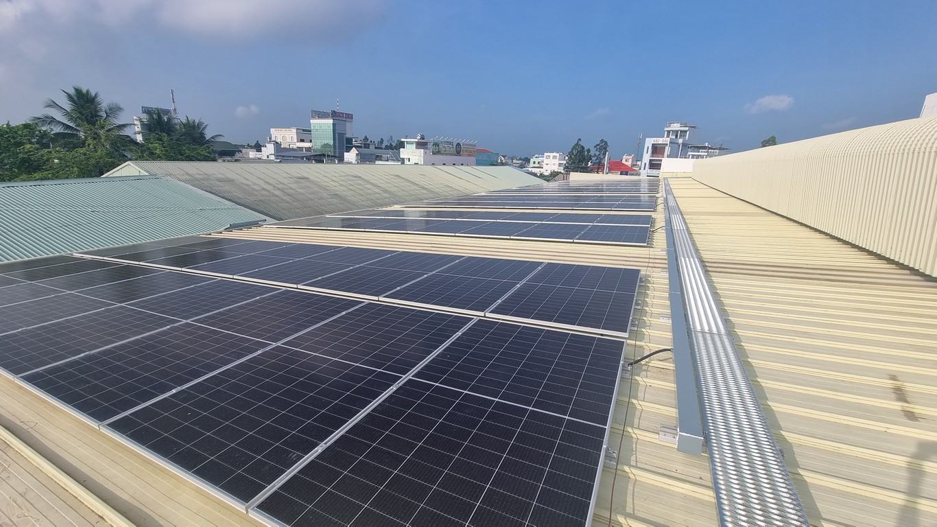 Tủ điện năng lượng mặt trời là gì? Cấu tạo, vai trò và chức năng trong đời sống 3 cau-tao-bo-tu-dien-nang-luong-mat-troi-gom-nhung-gi
