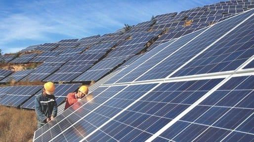 Hệ thống điện mặt trời hòa lưới bám tải không lưu trữ có tốt không? 4 Hệ thống điện mặt trời hòa lưới bám tải không lưu trữ có khả năng truy xuất nguồn điện từ lưới điện công cộng không?