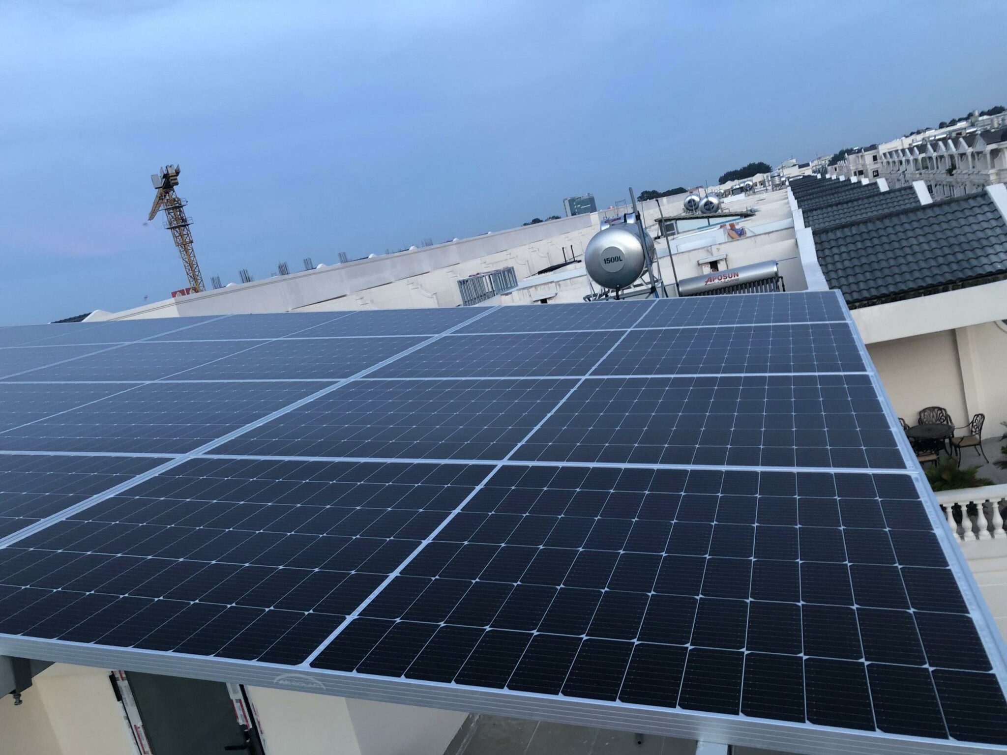 Hệ thống quang điện tích hợp trong tòa nhà (BIPV) cho ngành công nghiệp 2 nguyen-ly-hoat-dong-he-thong-quang-dien-tich-hop-trong-toa-nha-bipv
