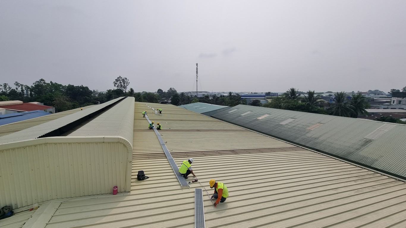 Chuẩn IP67 là gì ? Tiêu chuẩn chống nước và chống bụi hiệu quả 6 chi phi lap dien mat troi cho ho gia dinh