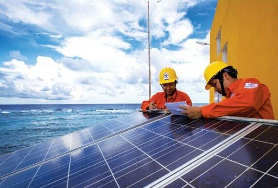 Lý do nên lắp công suất hệ thống pin mặt trời cao hơn công suất danh định Inverter hòa lưới?