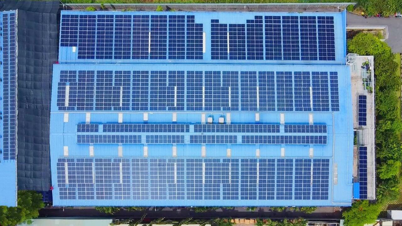 Thủ tục cấp giấy an toàn PCCC khi lắp điện mặt trời mái nhà 5 Quy định PCCC điện mặt trời áp mái về bố trí lắp đặt