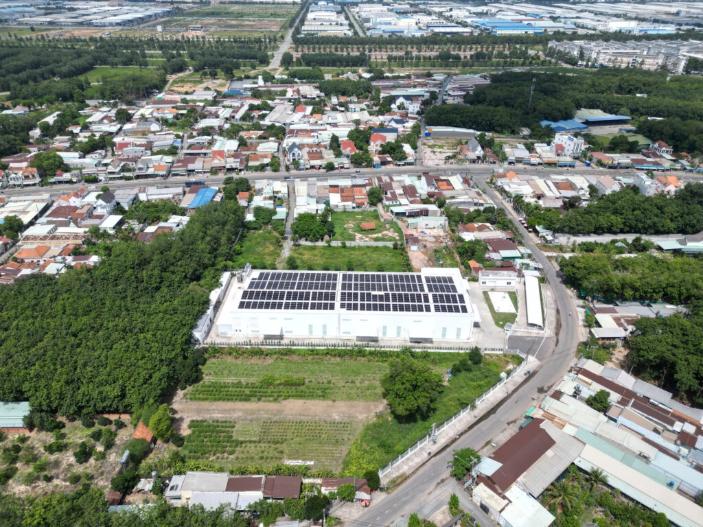 Hệ Thống NLMT 483kWp Nhà Máy Dược Tại Bình Dương – Aiko 600Wp Hiệu Suất Dẫn Đầu Toàn Cầu