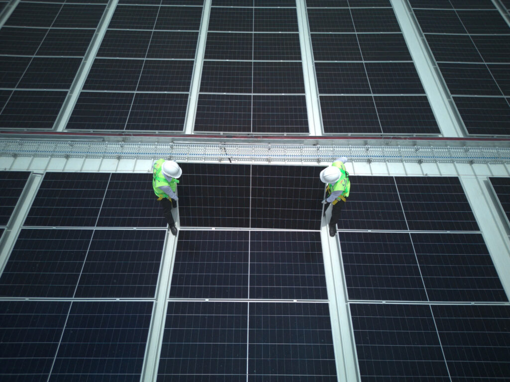 Hệ Thống NLMT 483kWp Nhà Máy Dược Tại Bình Dương - Aiko 600Wp Hiệu Suất Dẫn Đầu Toàn Cầu 5 z5745905661526 d0dbc2f42f4a4f2d6ca07c9c922e9f2a