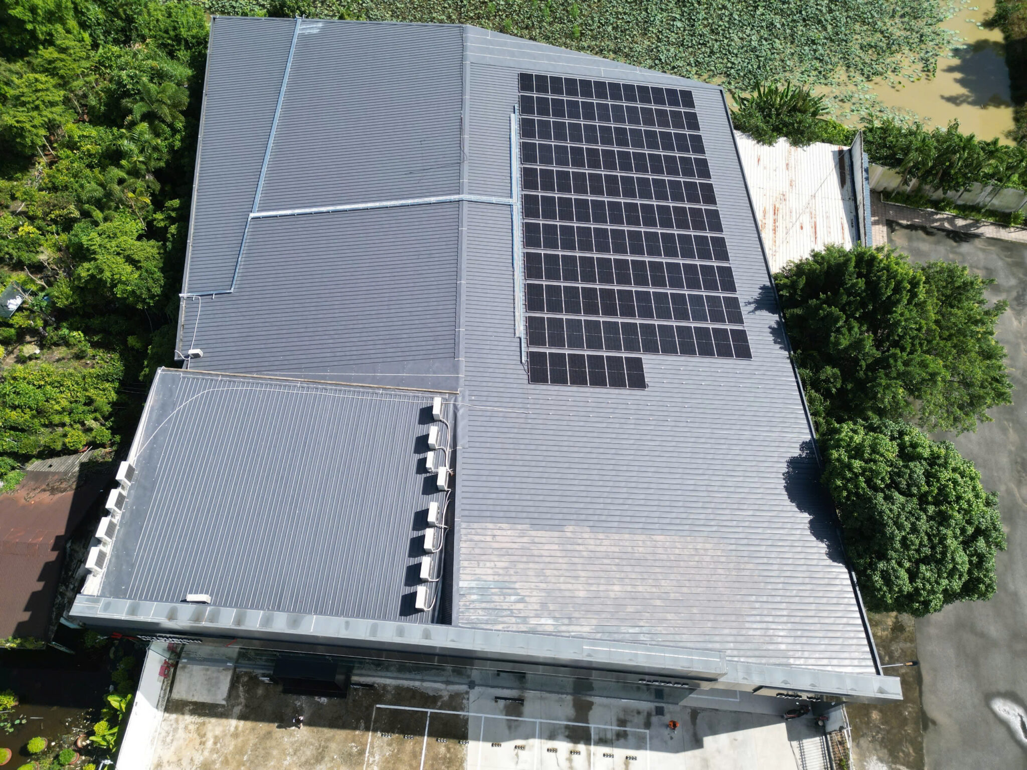 Hệ Thống Điện Mặt Trời Showroom Ô Tô Công Suất 80kWp Tại Sóc Trăng
