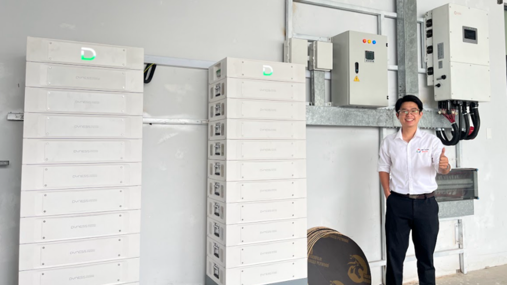 Hệ Thống Điện Mặt Trời Hybrid 220kWp Lưu Trữ 100kWh – Tiết Kiệm 90 Triệu Tiền Điện