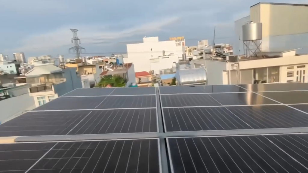Giá Lắp Điện Mặt Trời Hybrid 9kWp Lưu Trữ 15kWh Tại Tân Phú