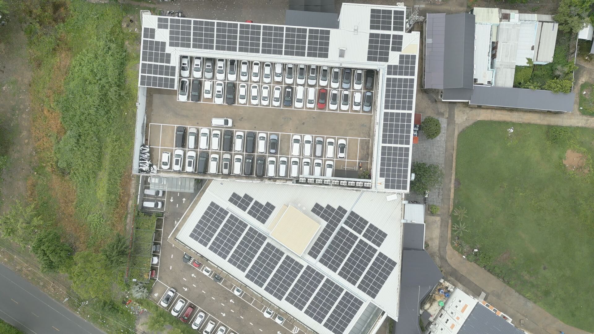 Hệ Thống Điện Mặt Trời Hybrid 70kWp Có Lưu Trữ Dyness 100kWh Tại Toyota Kiên Giang