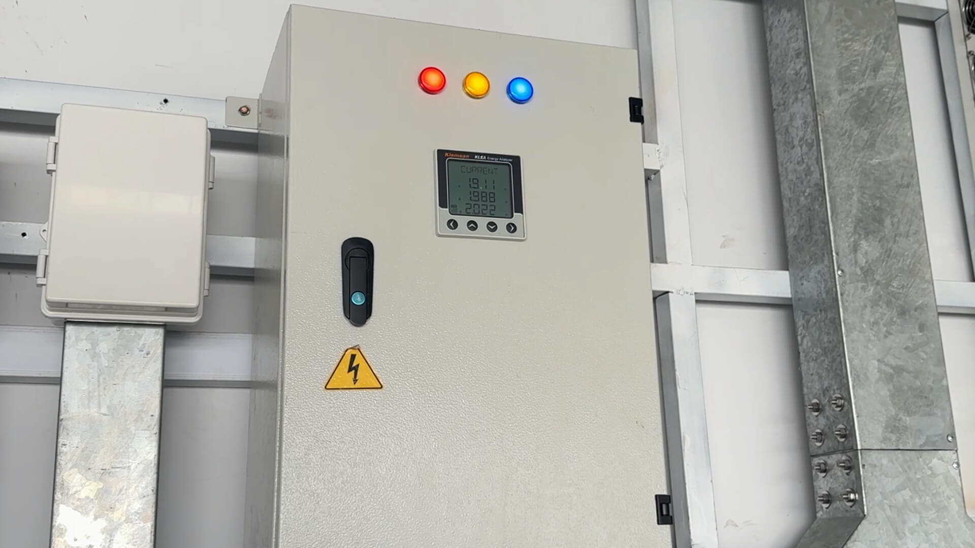 Hệ Thống Điện Mặt Trời Hybrid 70kWp Có Lưu Trữ Dyness 100kWh Tại Toyota Kiên Giang