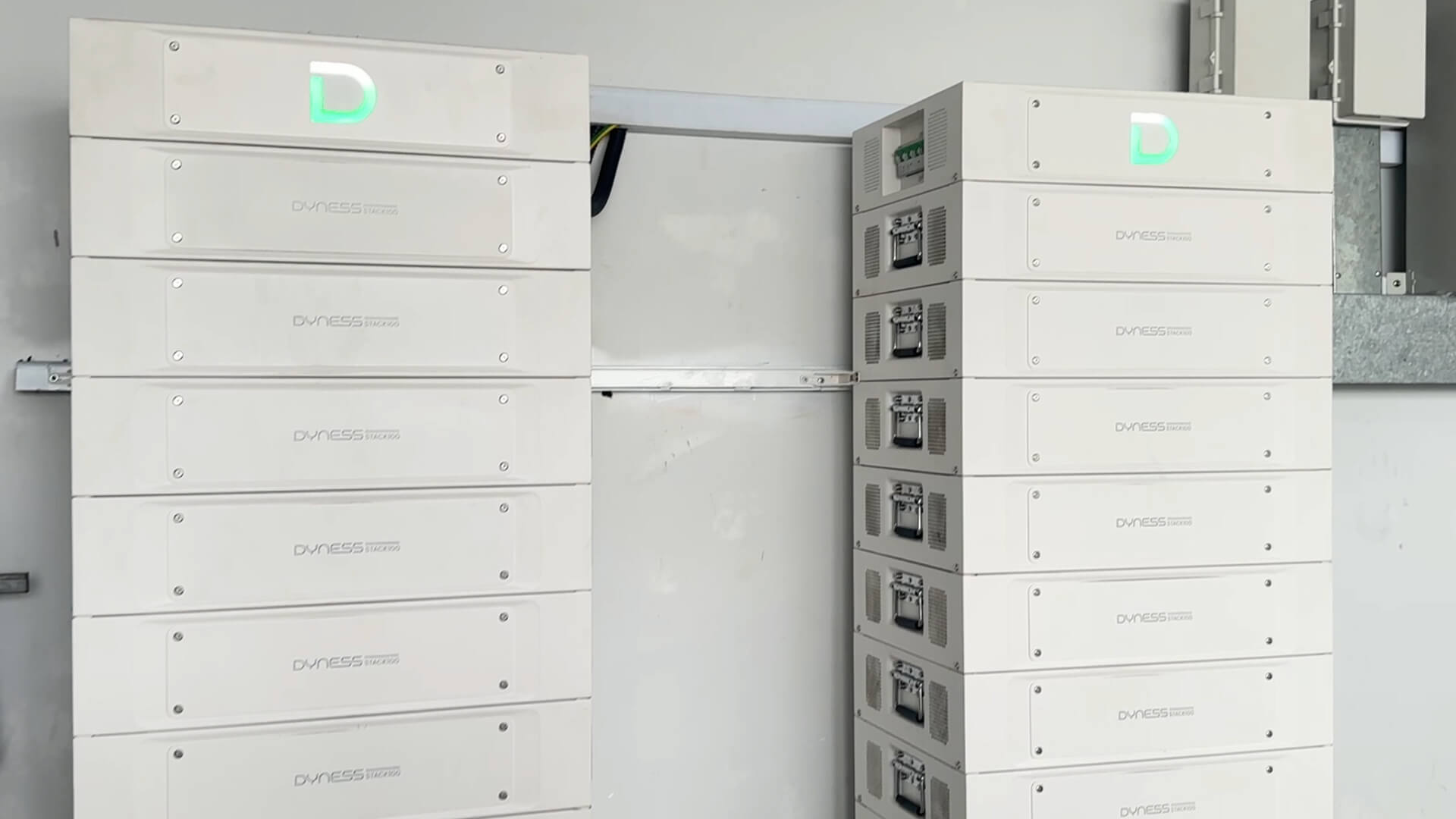 Hệ Thống Điện Mặt Trời Hybrid 70kWp Có Lưu Trữ Dyness 100kWh Tại Toyota Kiên Giang 6 viet nam solar dien mat troi toyota kien giang 70 luu dyness 100 6
