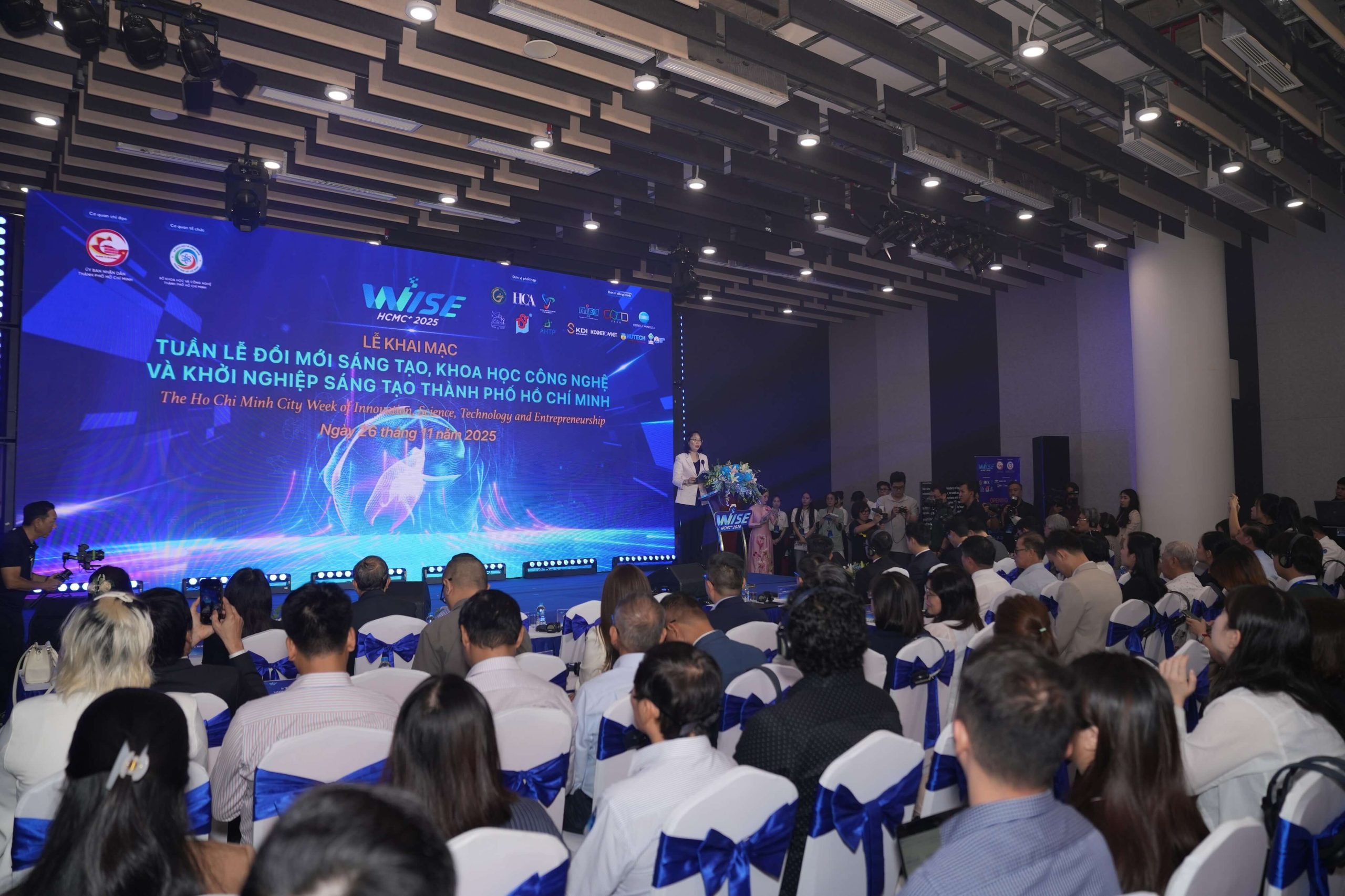 viet nam solar dien mat troi su kien wise hcmc 2025 panasonic huawei 10 scaled